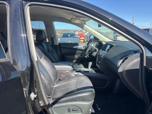 2019 Nissan Pathfinder SL