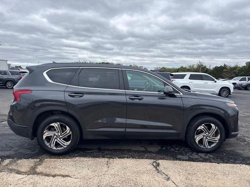 2022 Hyundai SANTA FE SE