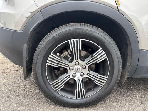 Brown 2021 Volvo XC40 T5 Inscription
