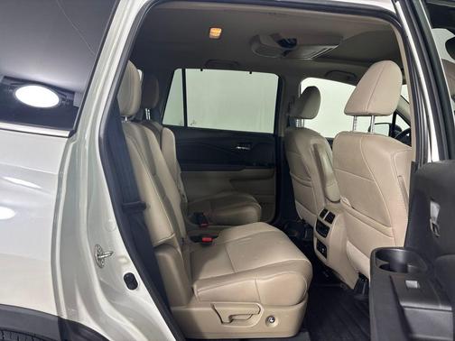 2020 Honda Pilot Touring 8-Passenger