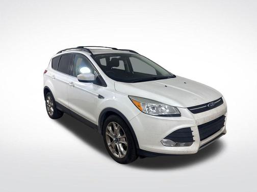 White 2015 Ford Escape SE