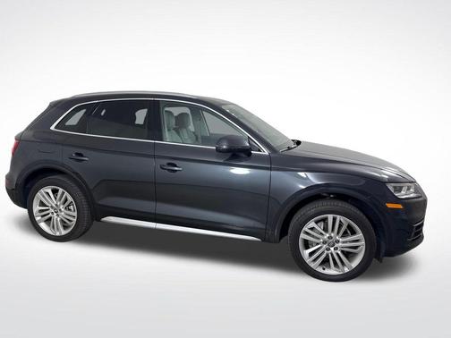 Mythos Black Metallic 2018 Audi Q5 2.0T Tech Premium