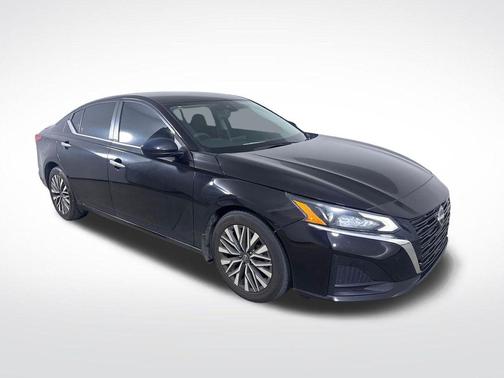 Super Black 2023 Nissan Altima 2.5 SV