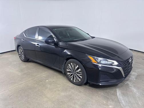 Super Black 2023 Nissan Altima 2.5 SV