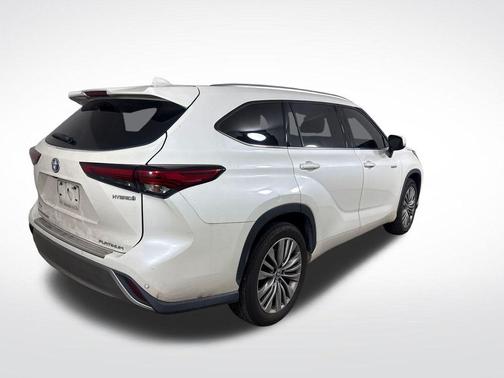 Blizzard Pearl 2020 Toyota Highlander Hybrid Platinum