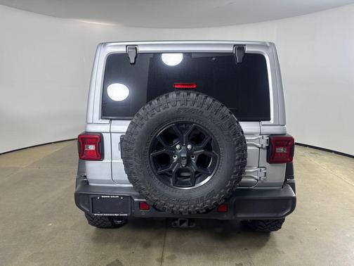 Silver Zynith Clearcoat 2024 Jeep Wrangler Willys