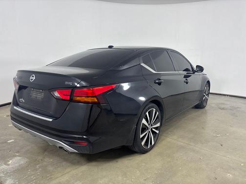 2021 Nissan Altima SR FWD