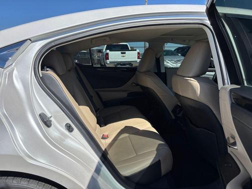 2021 Lexus ES 350 Base
