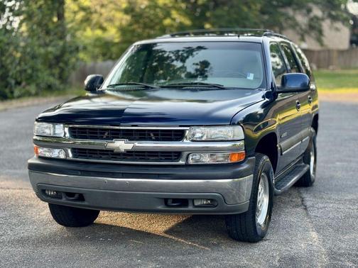 BLUE 2002 Chevrolet Tahoe LT