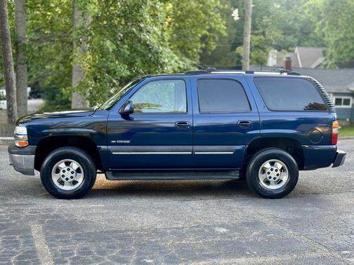 BLUE 2002 Chevrolet Tahoe LT