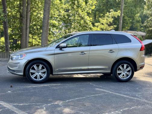 GOLD 2016 Volvo XC60 T6 Drive-E
