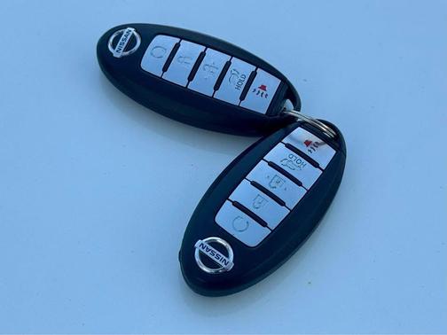 2017 Nissan Pathfinder SL