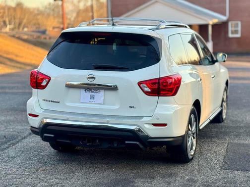 2017 Nissan Pathfinder SL