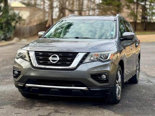 2017 Nissan Pathfinder SL