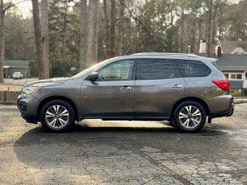2017 Nissan Pathfinder SL
