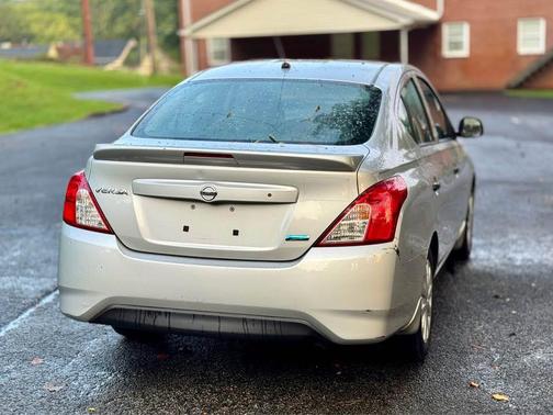 2015 Nissan Versa 1.6 S+