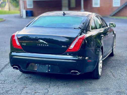 2013 Jaguar XJ Base