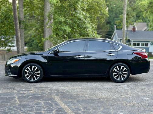 BLACK 2018 Nissan Altima 2.5 SV