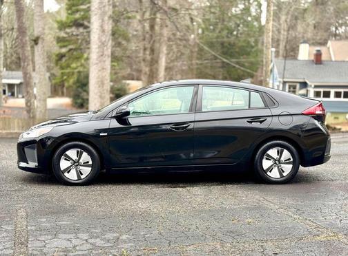 2017 Hyundai IONIQ Hybrid Blue