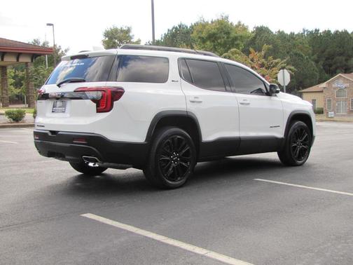 2022 GMC Acadia SLT