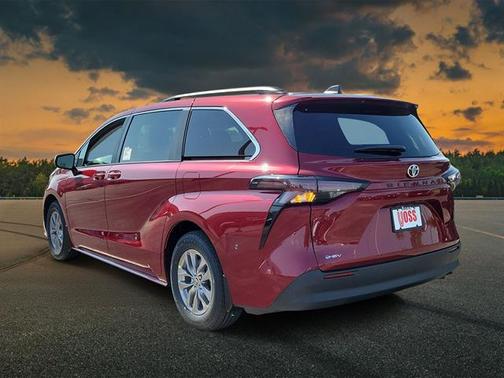 Ruby Flare Pearl 2026 Toyota Sienna LE