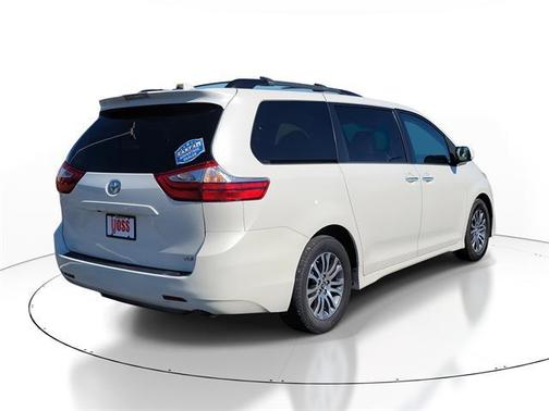 2018 Toyota Sienna XLE