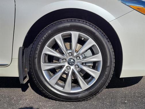 2017 Toyota Camry Hybrid XLE