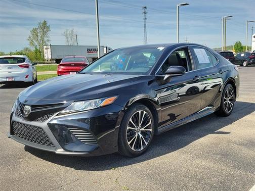 Midnight Black Metallic 2020 Toyota Camry SE