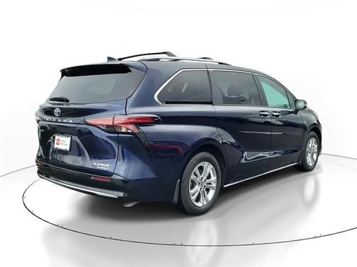 2022 Toyota Sienna Platinum