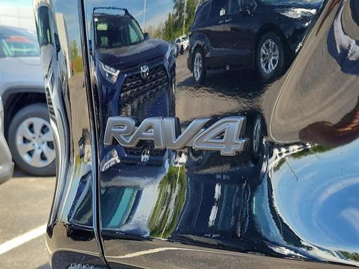 2025 Toyota RAV4 Hybrid XLE Premium