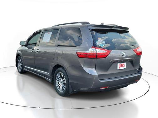 2018 Toyota Sienna XLE