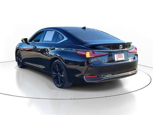 2023 Lexus ES 300h F SPORT Handling
