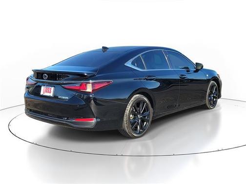 2023 Lexus ES 300h F SPORT Handling