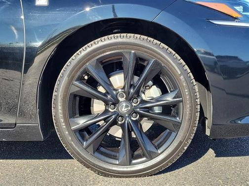 2023 Lexus ES 300h F SPORT Handling