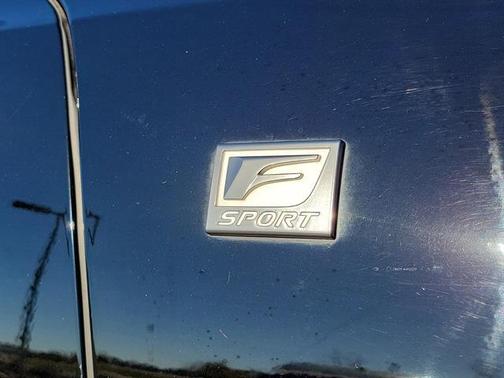 2023 Lexus ES 300h F SPORT Handling