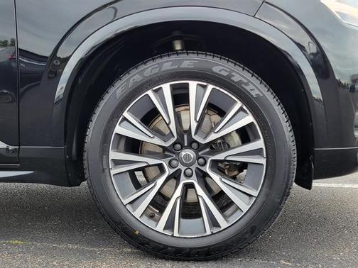 2022 Volvo XC90 T5 Momentum