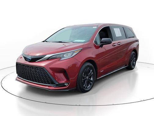 2021 Toyota Sienna XSE 7 Passenger