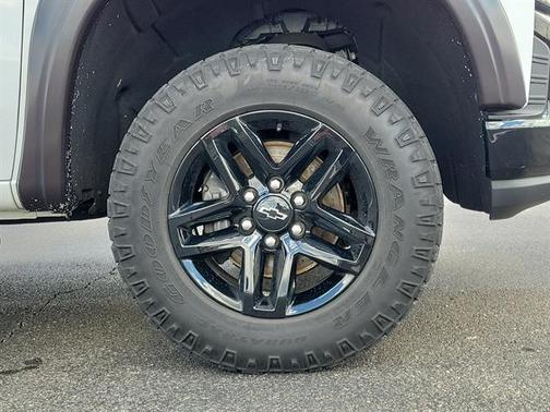 Summit White 2021 Chevrolet Silverado 1500 Custom Trail Boss