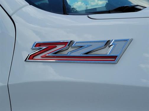Summit White 2021 Chevrolet Silverado 1500 Custom Trail Boss