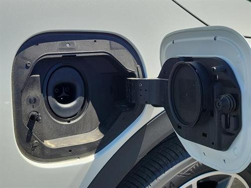Wind Chill Pearl w/Midnight Black Metallic Roof 2026 Toyota C-HR XSE