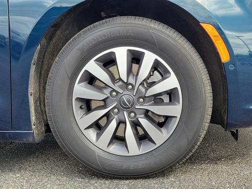 Fathom Blue Pearlcoat 2022 Chrysler Pacifica Hybrid Limited