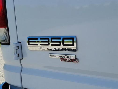 Oxford White 2014 Ford E350 Super Duty XLT