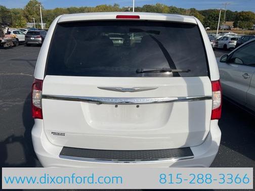 2016 Chrysler Town & Country Touring