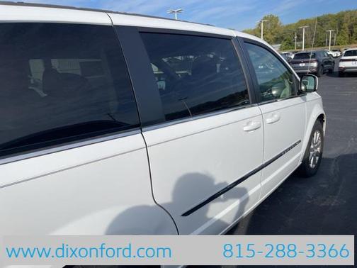 2016 Chrysler Town & Country Touring