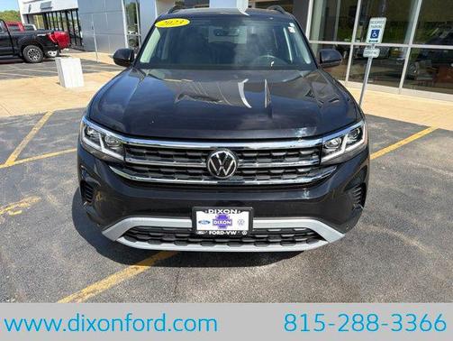 Deep Black Pearl 2023 Volkswagen Atlas 3.6L SE w/Technology