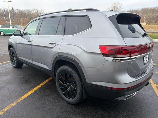 Silver Mist Metallic 2026 Volkswagen Atlas 2.0T SE w/Technology 4MOTION