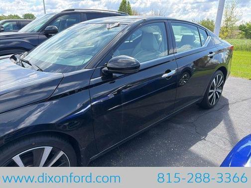 Super Black 2019 Nissan Altima 2.5 Platinum