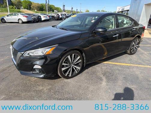 Super Black 2019 Nissan Altima 2.5 Platinum