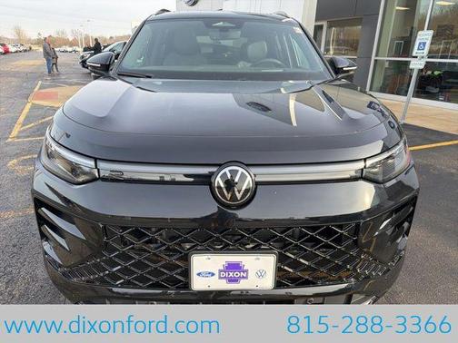 deep black pearl 2026 Volkswagen Tiguan 2.0T SE R-Line Black 4MOTION