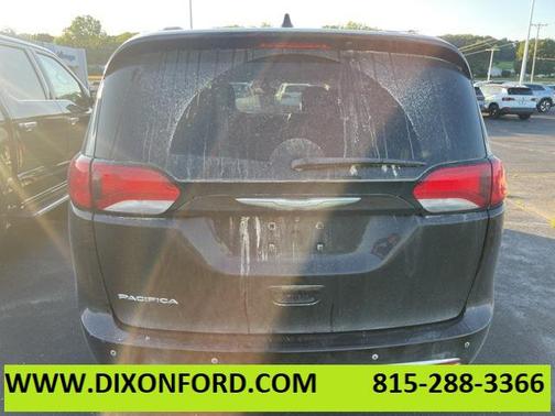 2017 Chrysler Pacifica Touring-L